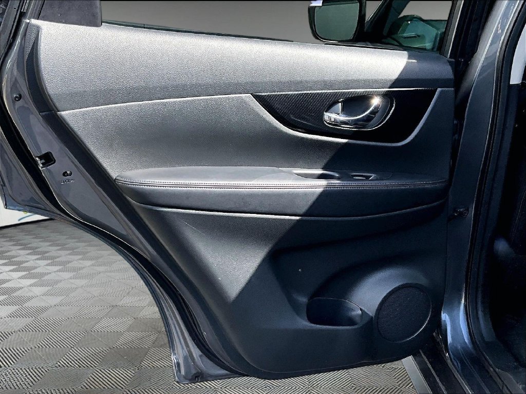 Used 2020 Gray Nissan SL image 22