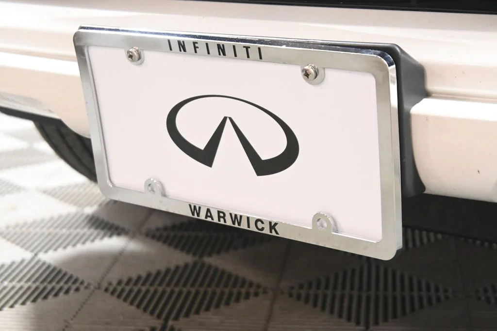 Certified Used 2023 White INFINITI LUXE image 14