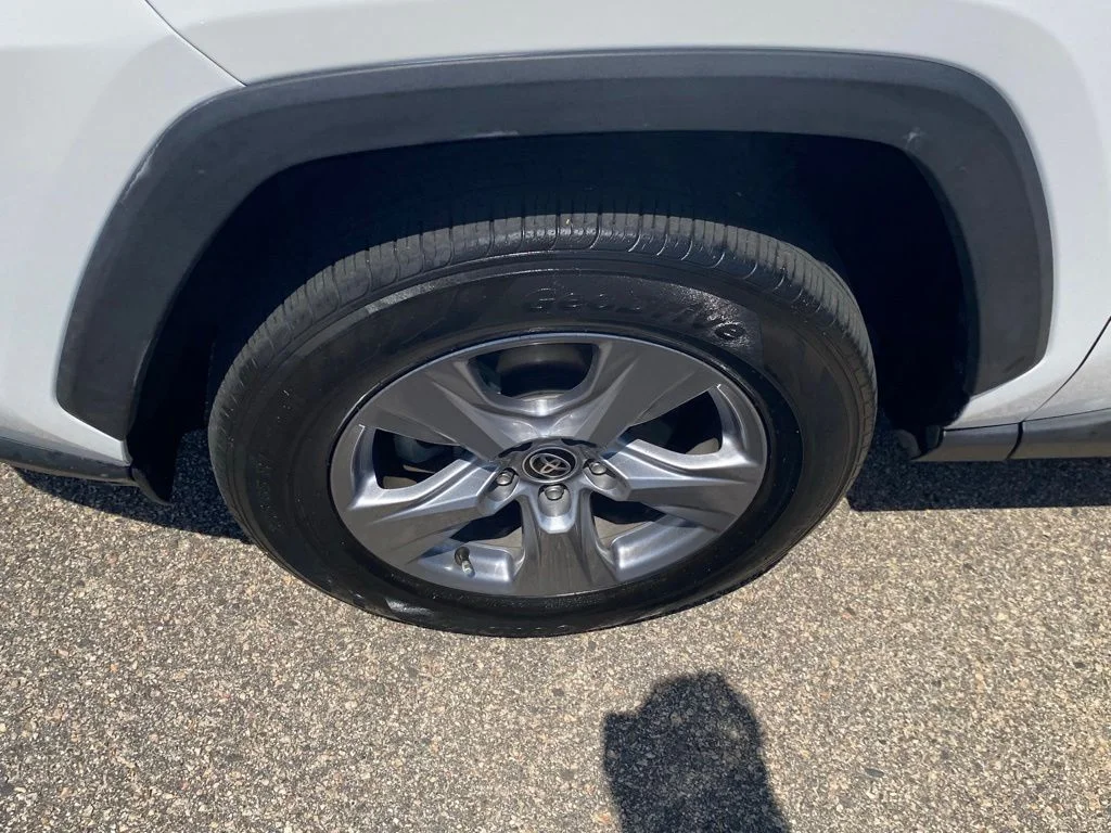 Used 2022 White Toyota XLE image 20