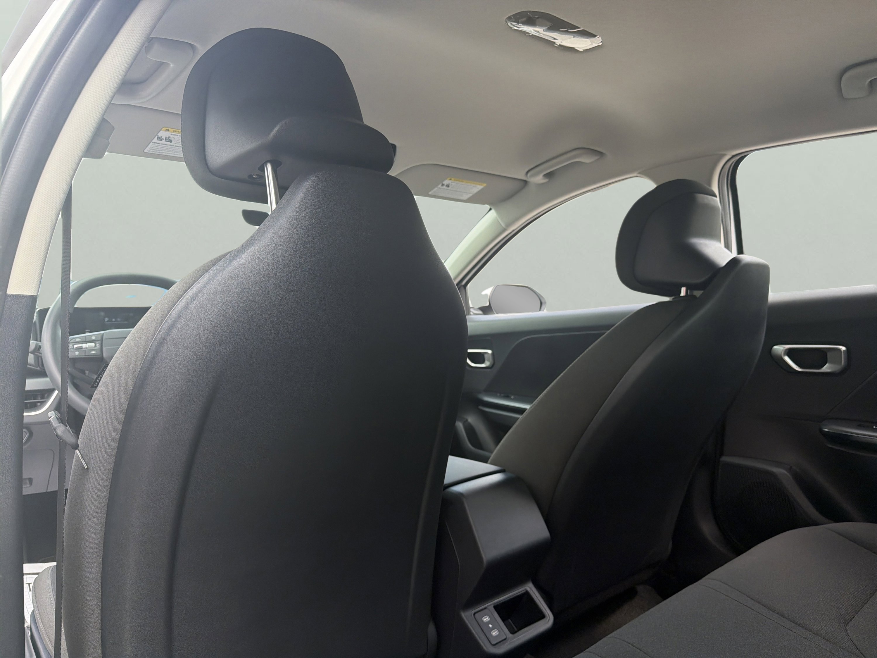 New 2026 Snow White Pearl Kia LX image 18