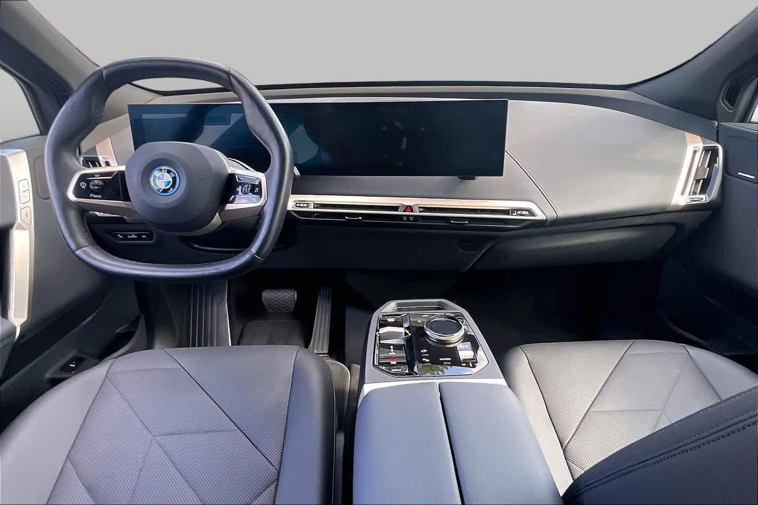 Used 2024 Alpine White BMW xDrive50 image 15