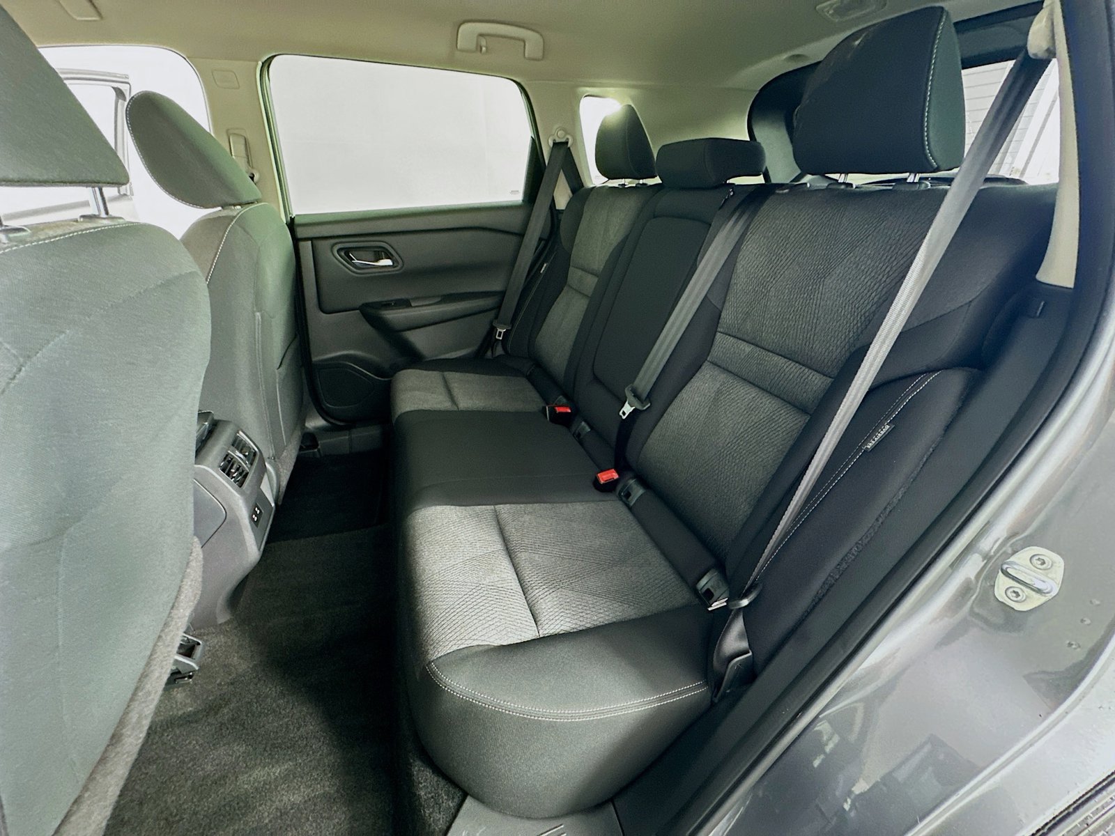 2024 Nissan Rogue SV - Photo 28