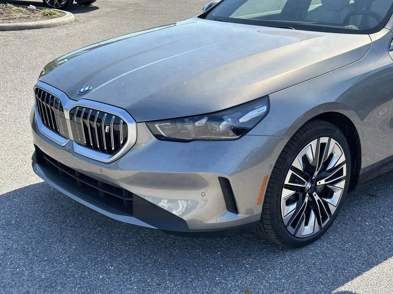 New 2026 Oxide Grey Metallic BMW eDrive40 image 9