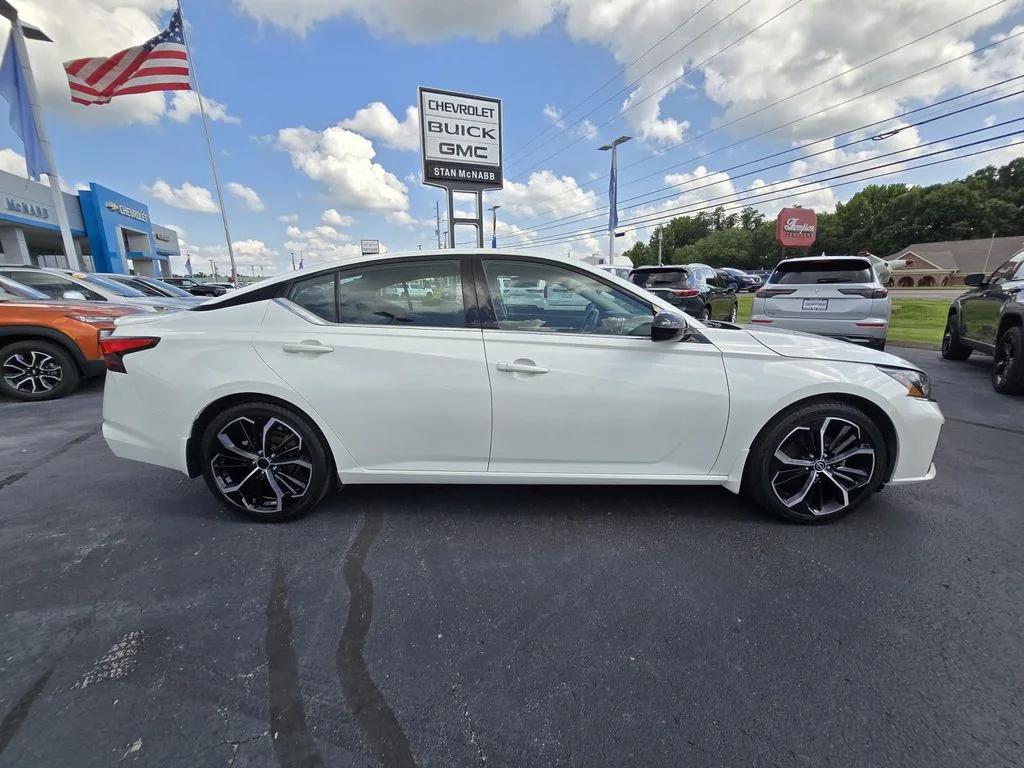 Used 2023 Pearl White Tricoat Nissan 2.5 SR image 8
