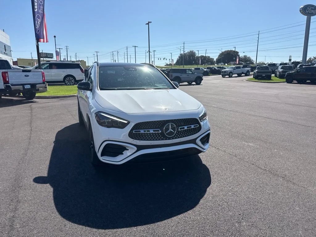 Used 2025  Mercedes-Benz GLA 250 image 2