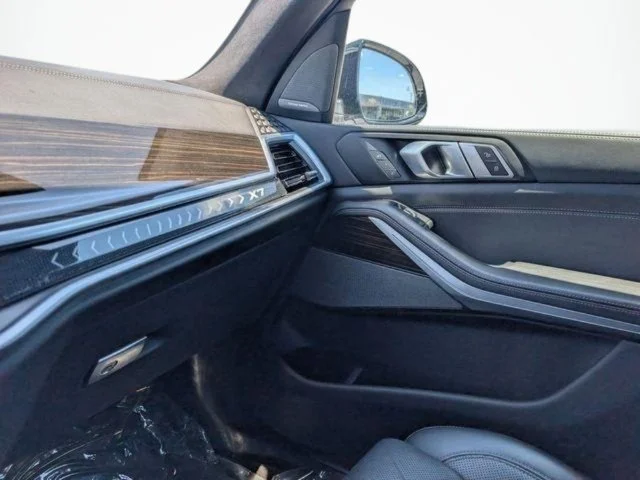Used 2023 White BMW xDrive40i image 14