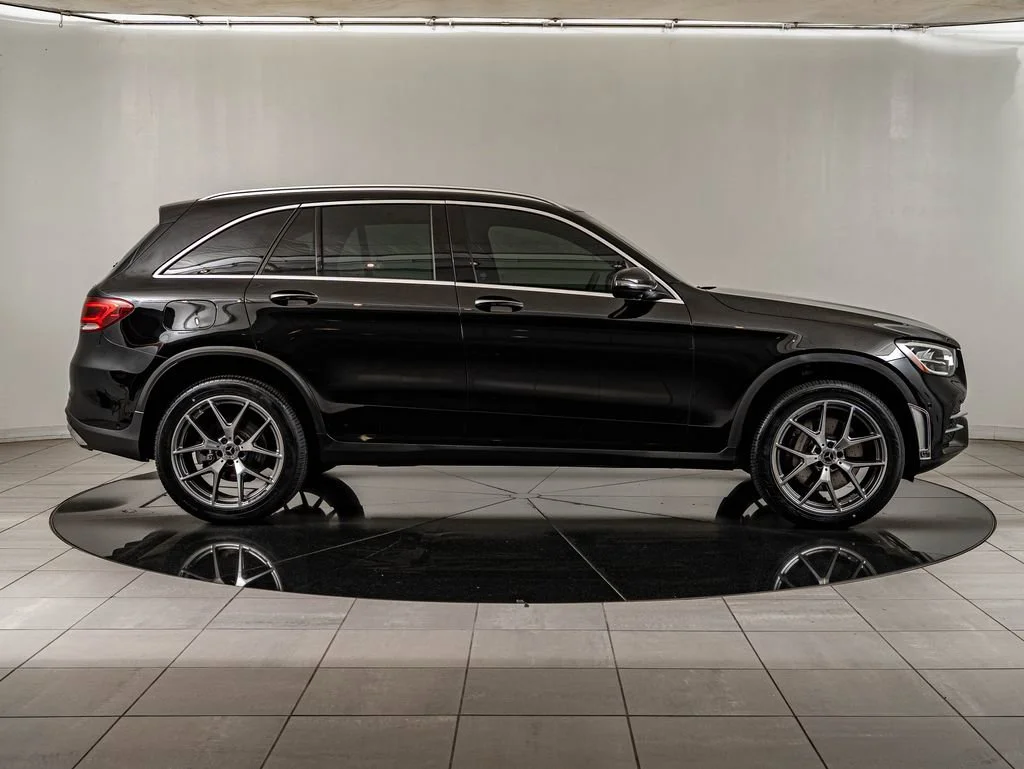 Used 2022 Black Mercedes-Benz GLC 300 image 4