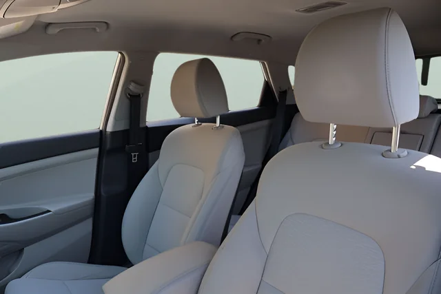 Used 2020 Silver Hyundai SE image 12