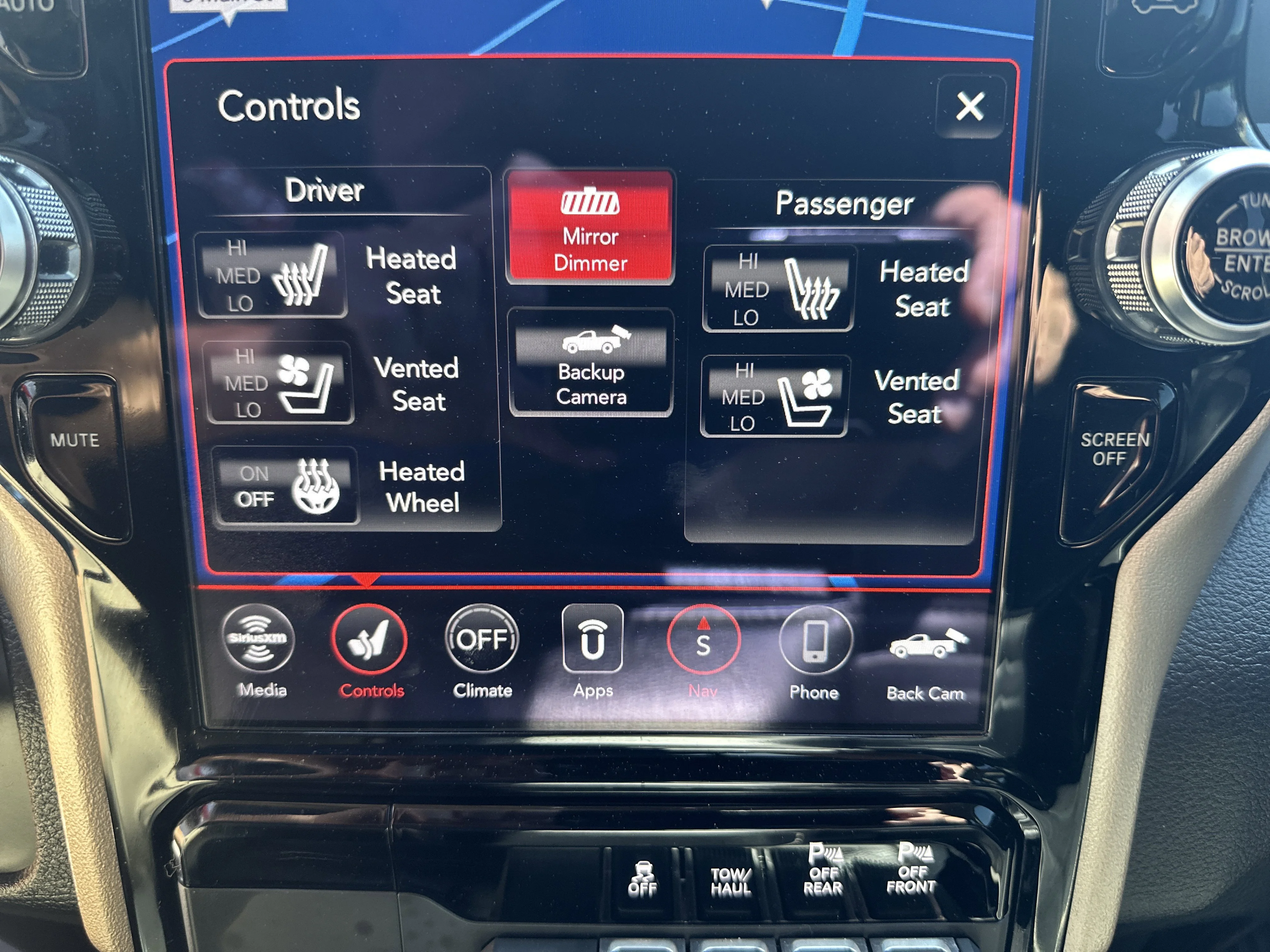 Used 2020 Diamond Black Crystal Pearlcoat Ram Laramie image 6