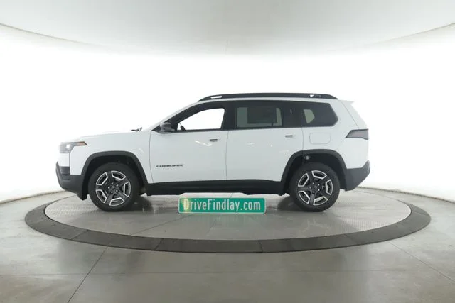New 2026 Bright White Clear-Coat Exterior Paint Jeep Limited image 9