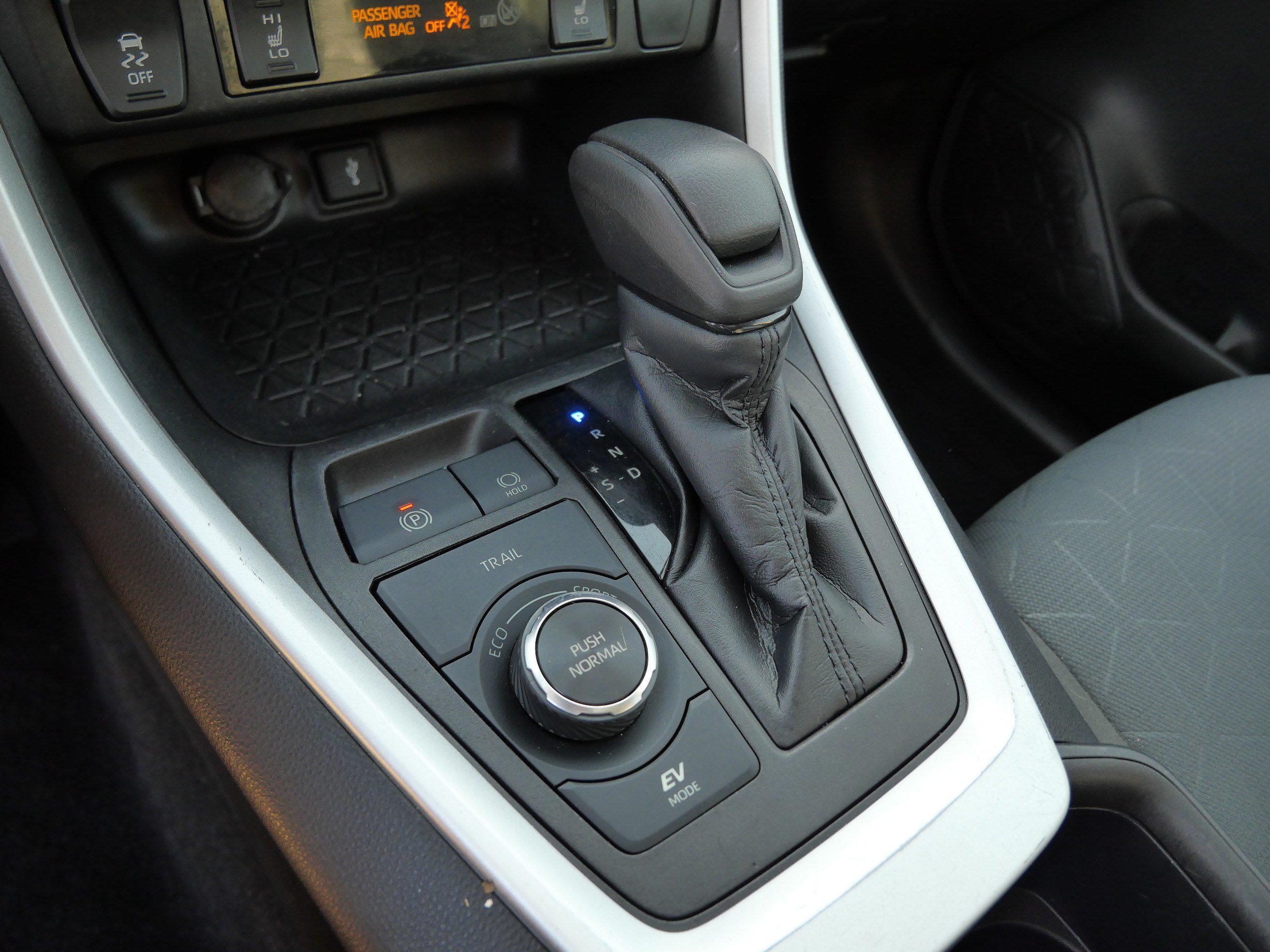 Certified Used 2022 Lunar Rock Toyota Hybrid XLE image 25
