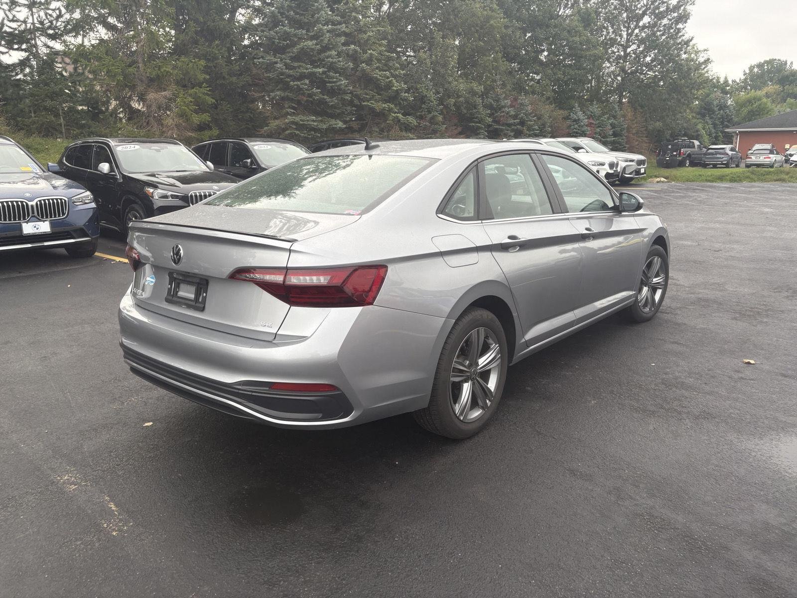 Used 2024 Platinum Gray Metallic Volkswagen SE image 7
