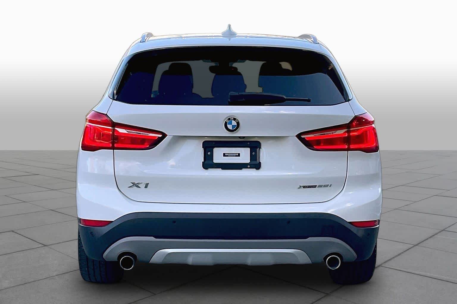 Used 2018 Alpine White BMW xDrive28i image 4