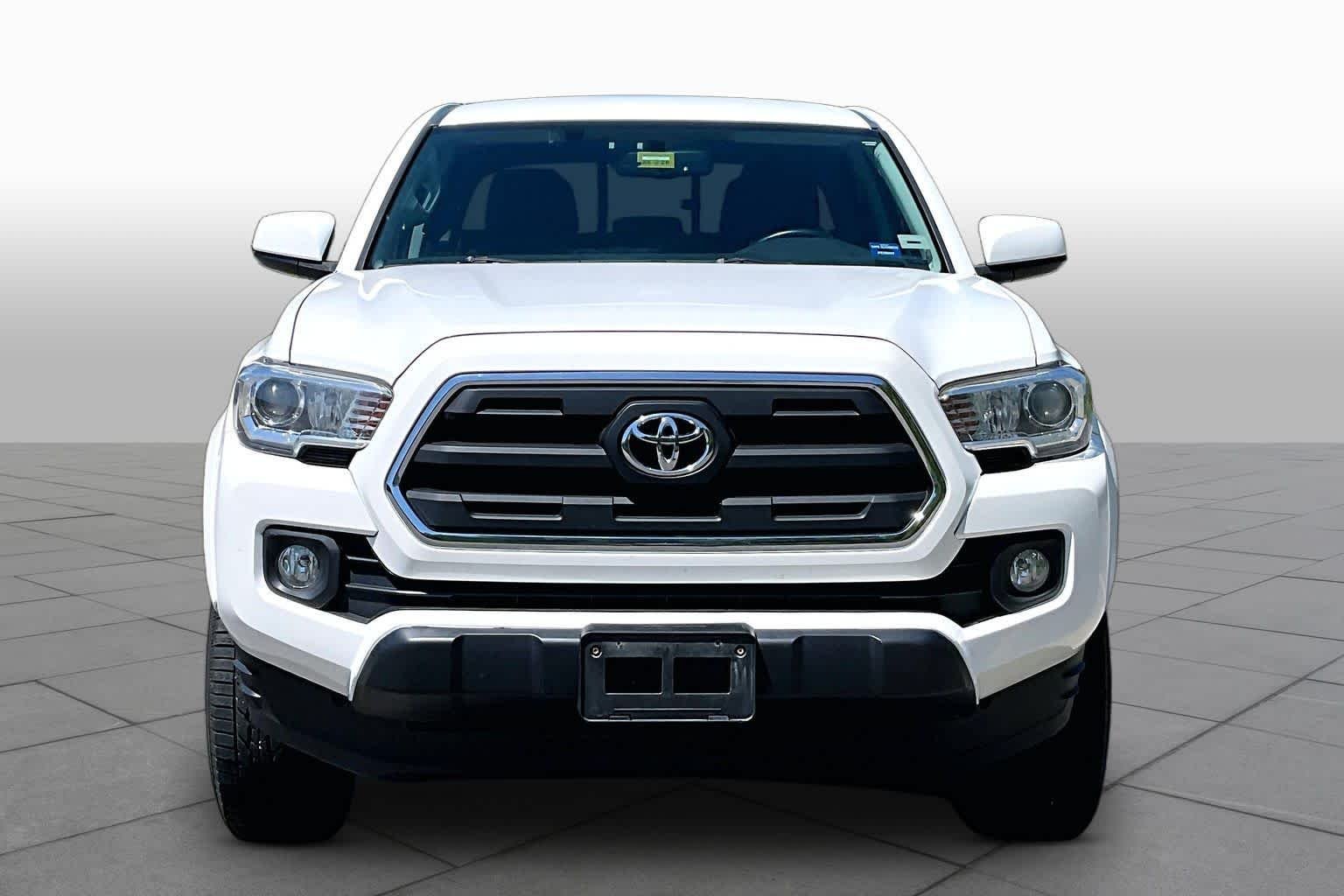 Used 2016 Super White Toyota SR5 image 4