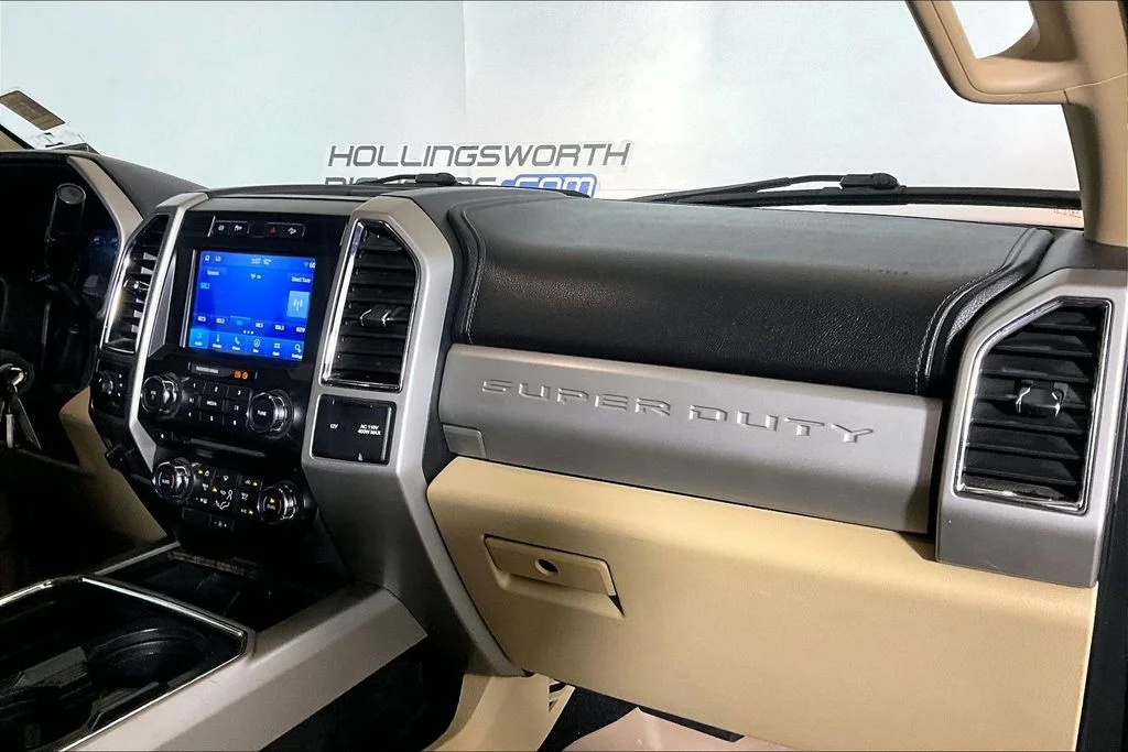 Certified Used 2018 White Platinum Clearcoat Metallic Ford Lariat image 12