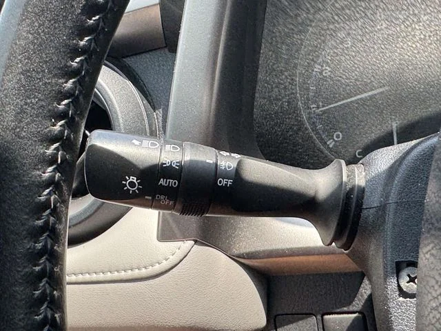 Used 2018 Silver Toyota XLE image 28