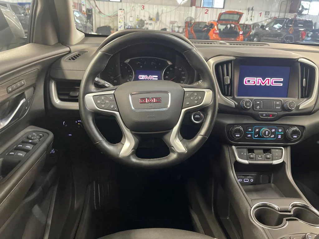 Used 2023 Silver GMC SLT image 17