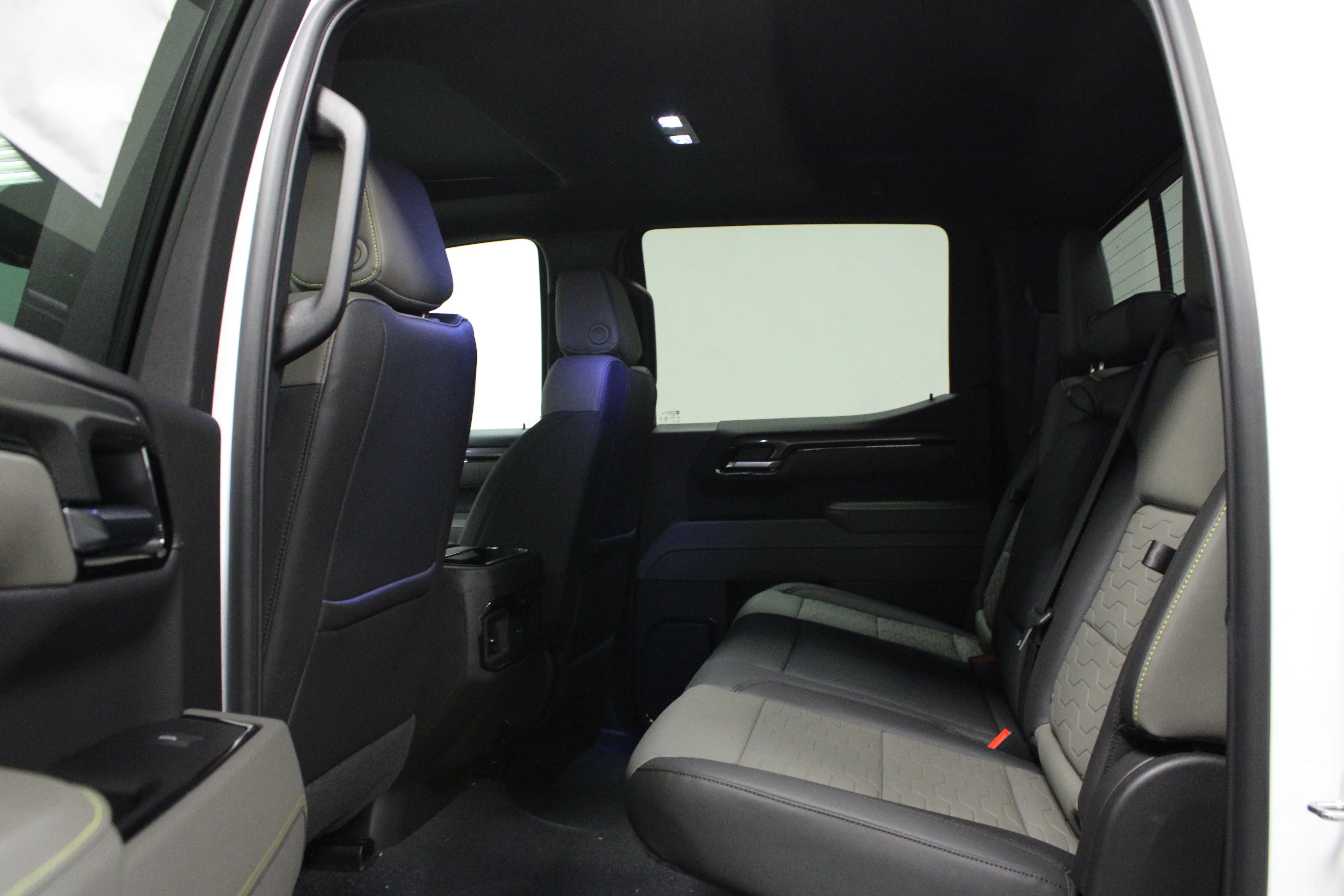 2026 Chevrolet Silverado 1500 ZR2 - Photo 13