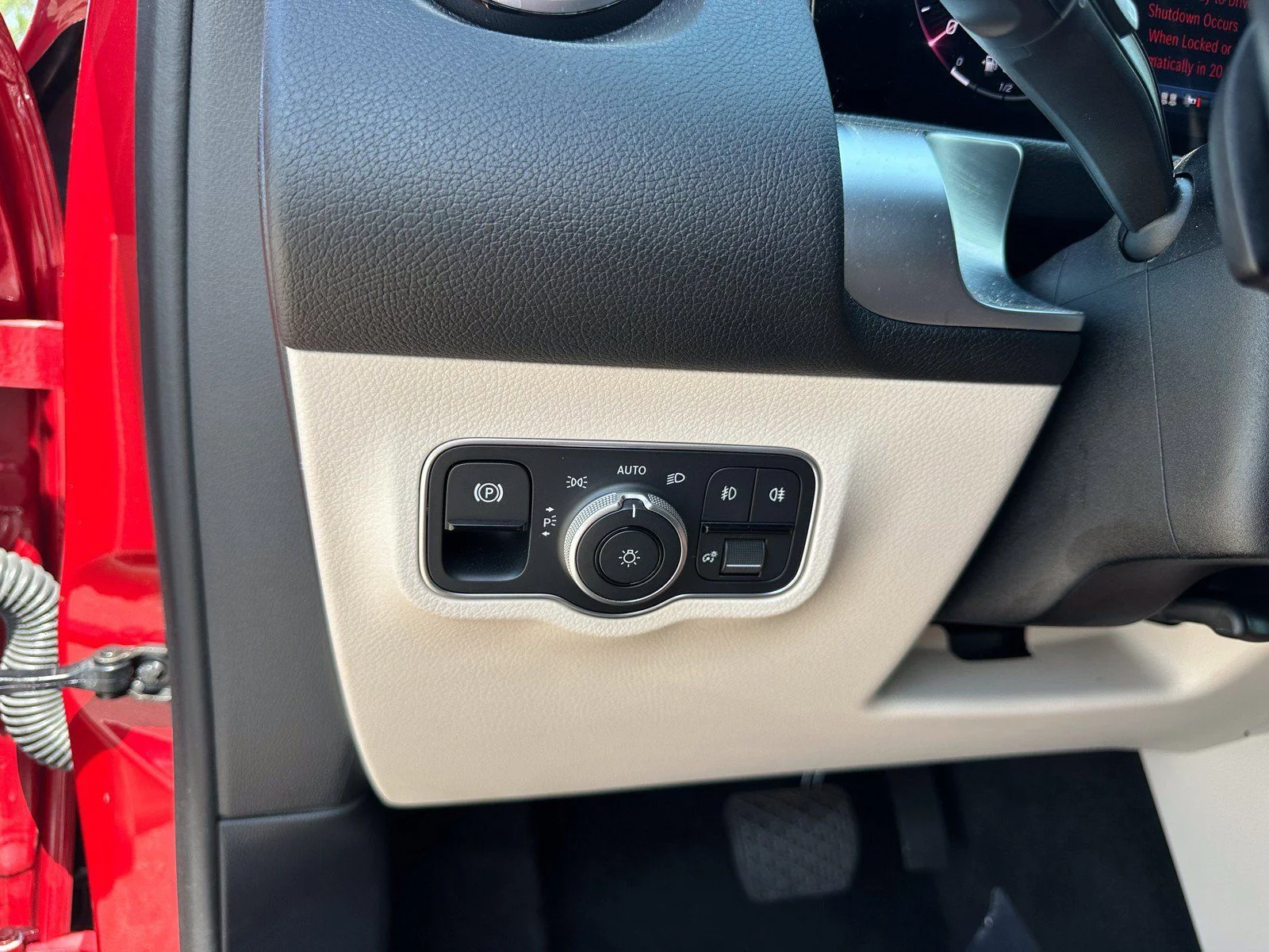 Used 2024  Mercedes-Benz GLB 250 image 32