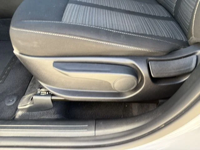 Used 2022 White Kia LX image 19