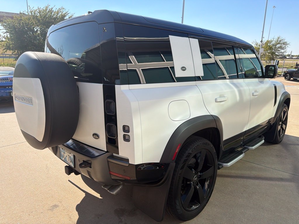 Used 2023 White Land Rover V8 image 5