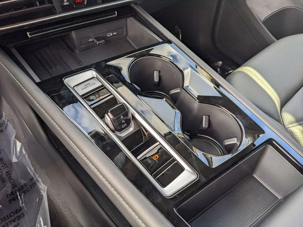 New 2026 White/off-white Volkswagen 2.0T SE w/Technology image 24