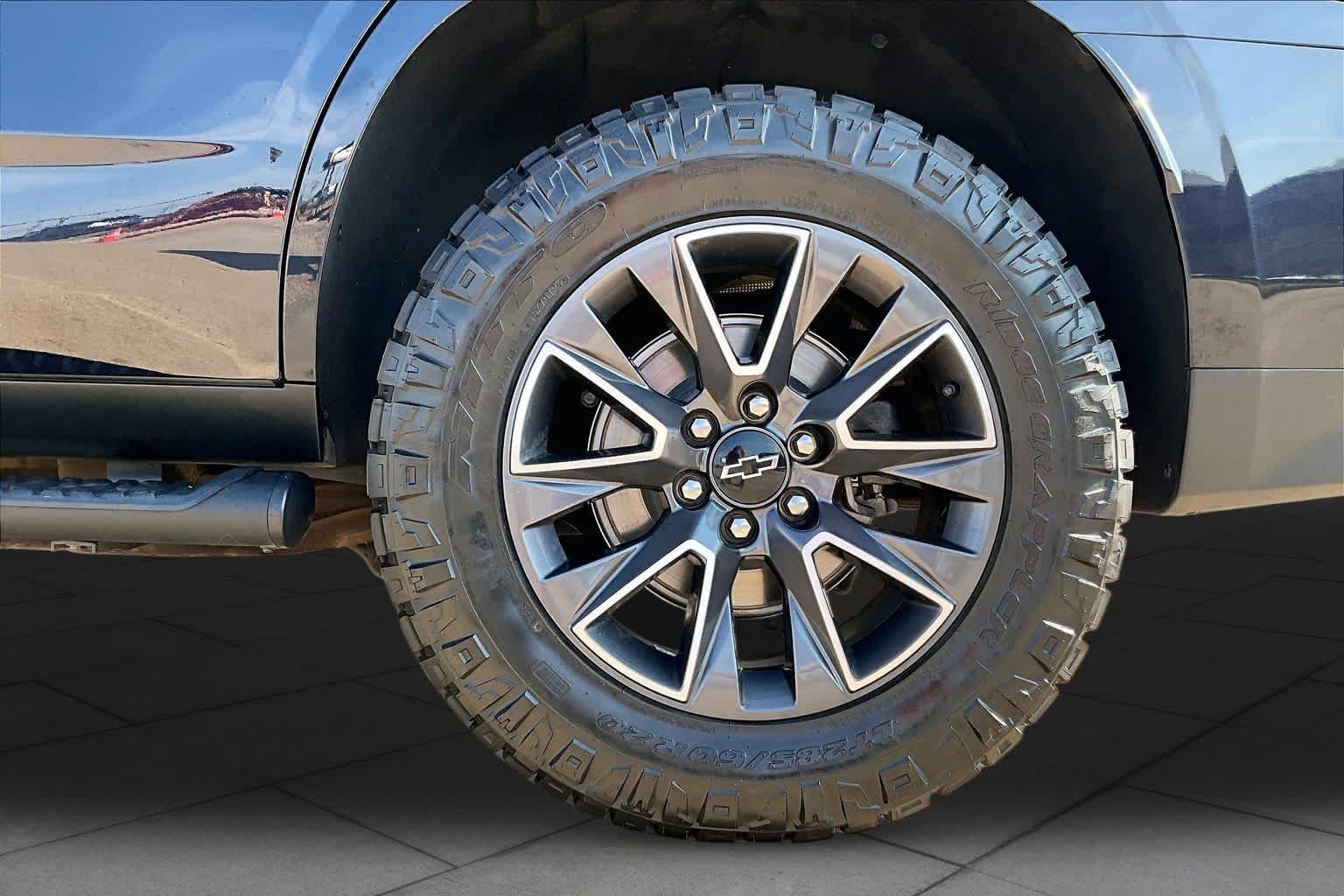 Used 2021 Midnight Blue Metallic Chevrolet Z71 image 21