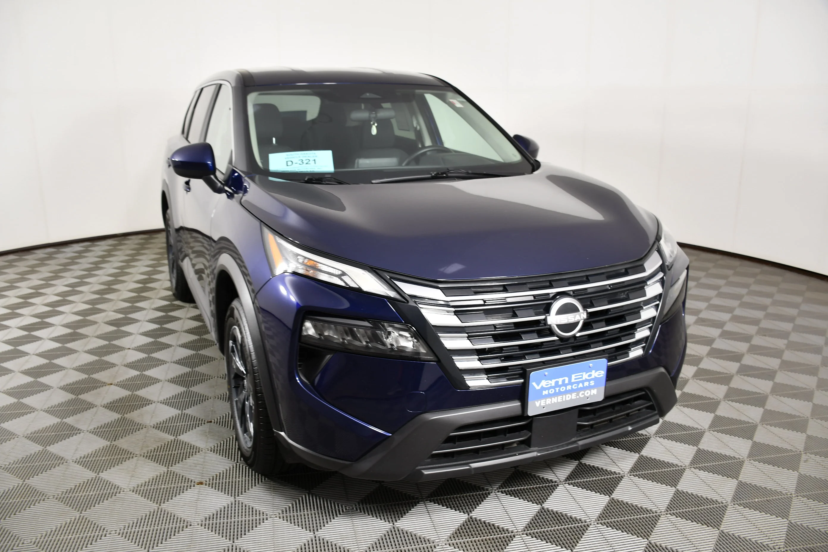 Used 2025 Deep Ocean Blue Pearl Nissan SV image 3
