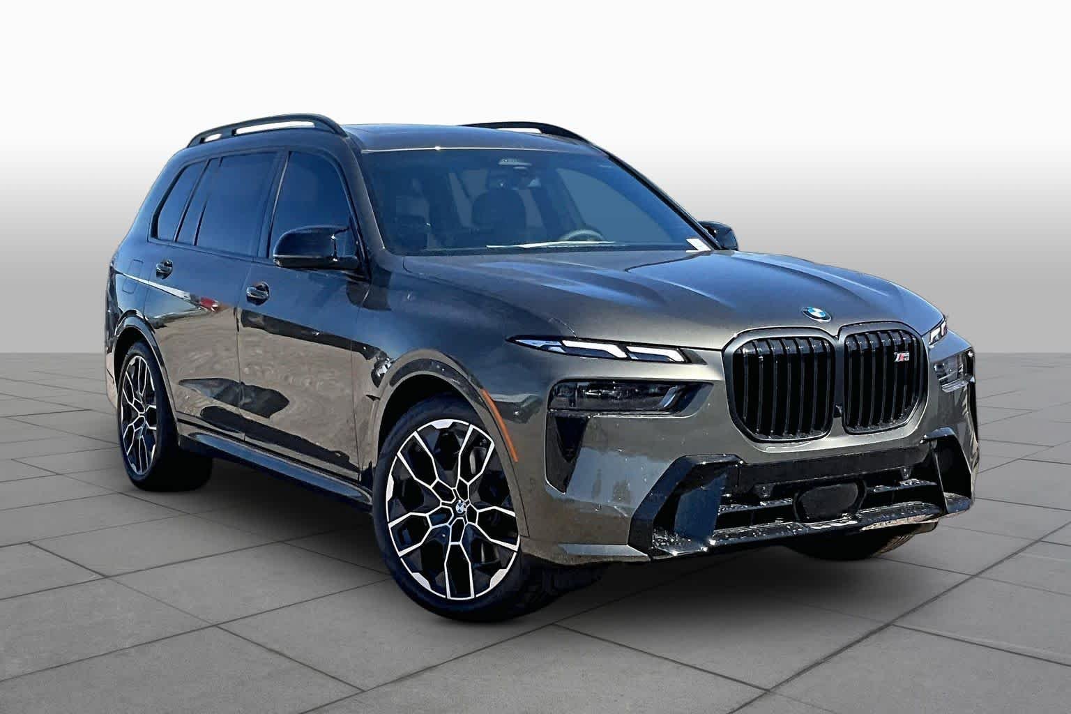 New 2027 Manhattan Green Metallic BMW M60i image 2