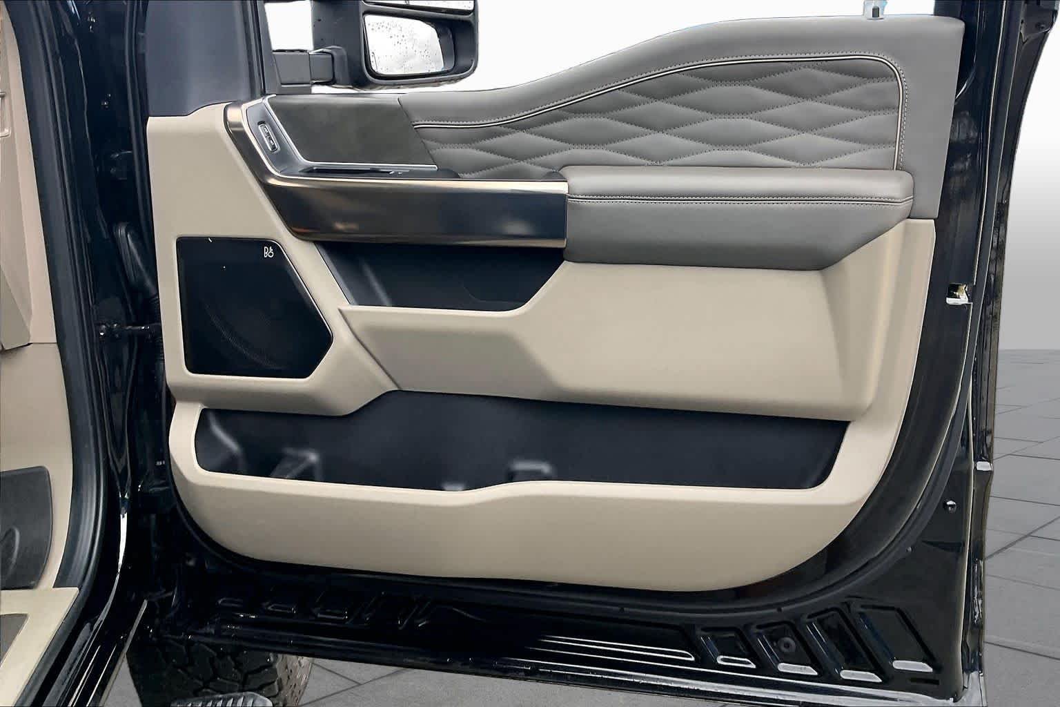 Used 2025 Agate Black Ford Platinum image 23