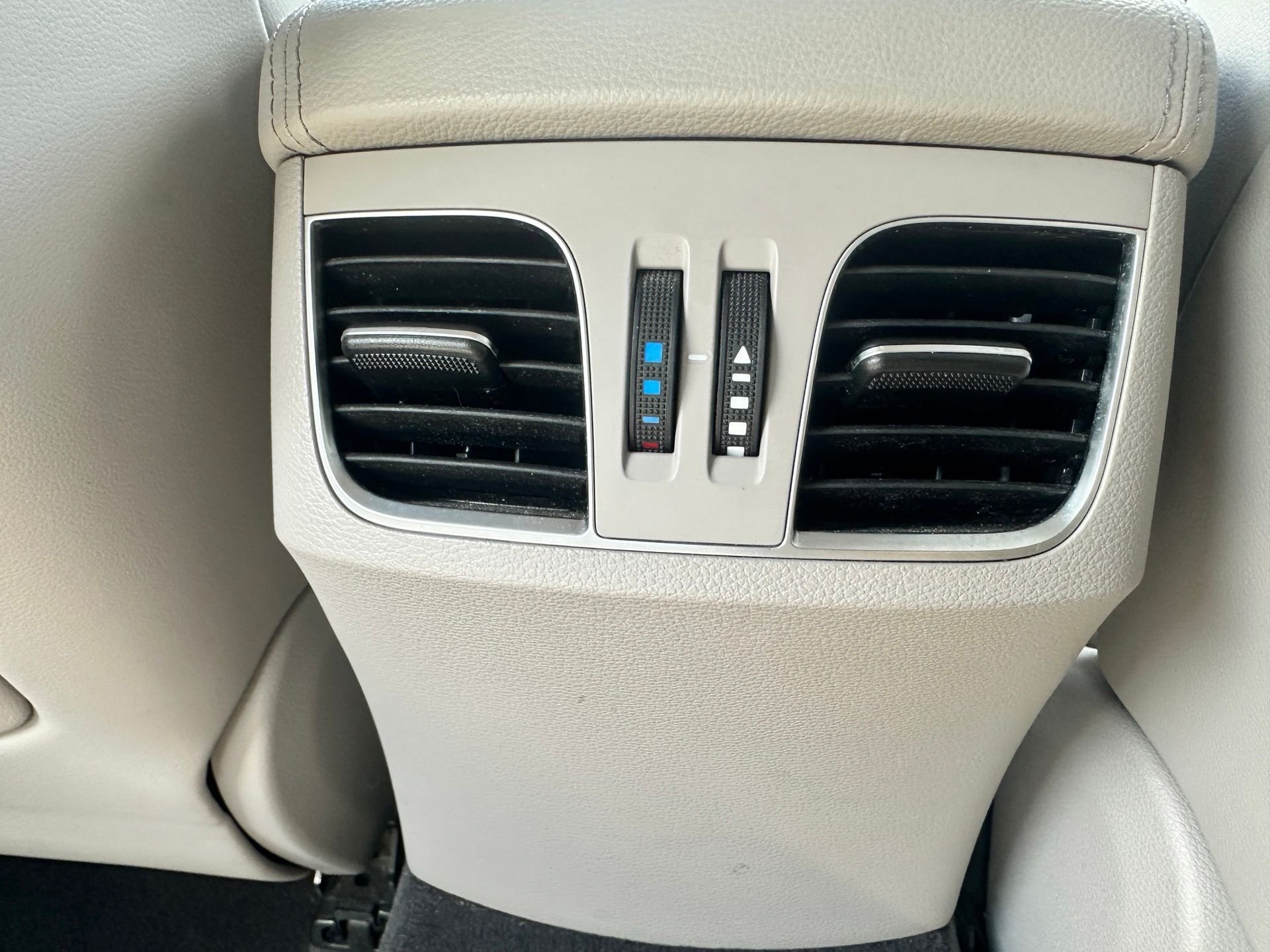 Used 2015 Blue Hyundai 3.8 image 27