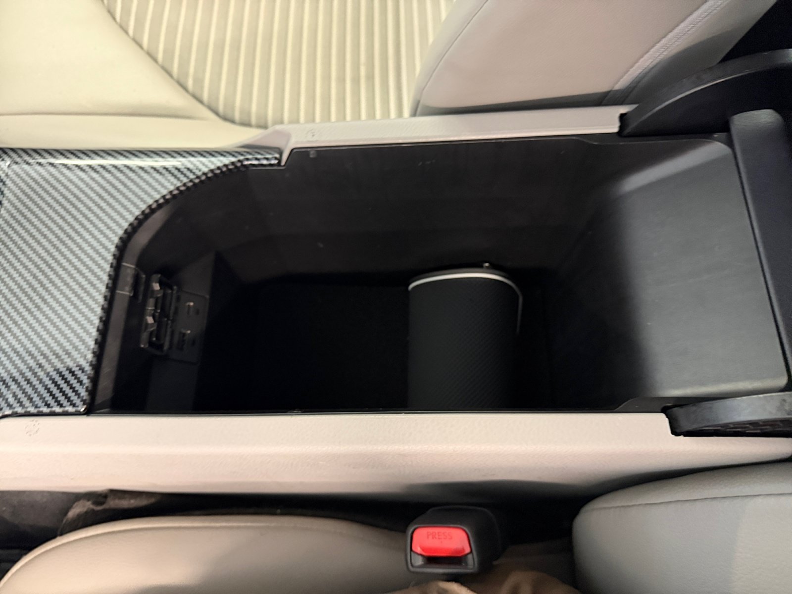 Used 2022 White Toyota SE image 18