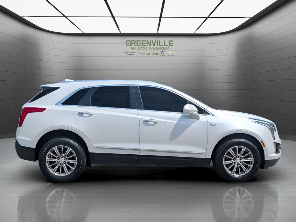 Used 2017 Crystal White Tricoat Cadillac Luxury FWD image 9
