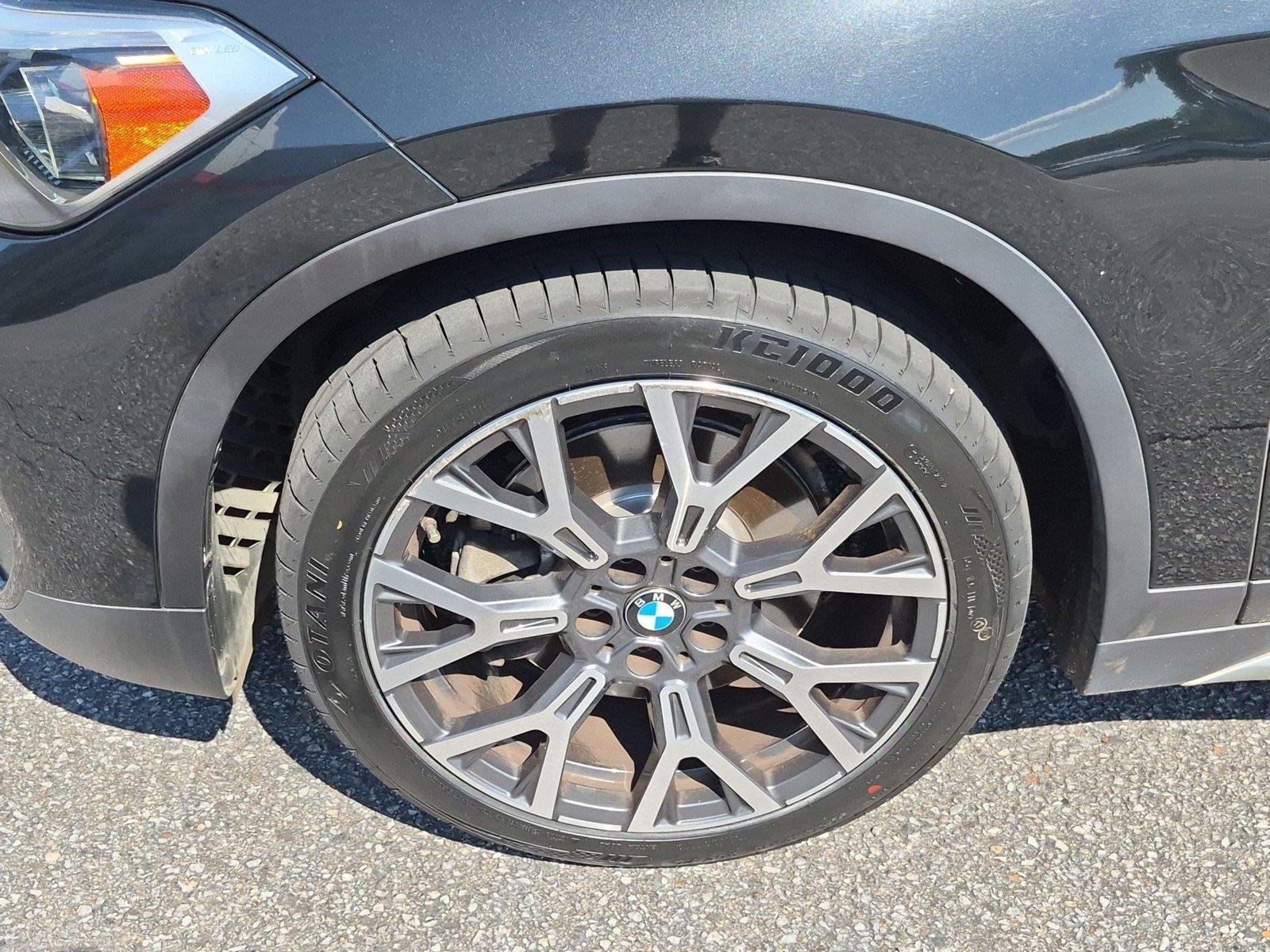 Used 2020 Black Sapphire Metallic BMW sDrive28i image 10