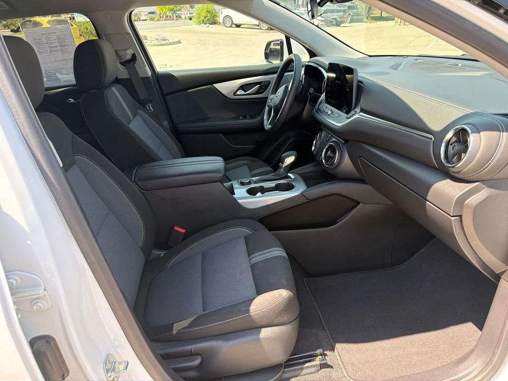 Used 2025 White Chevrolet LT image 22