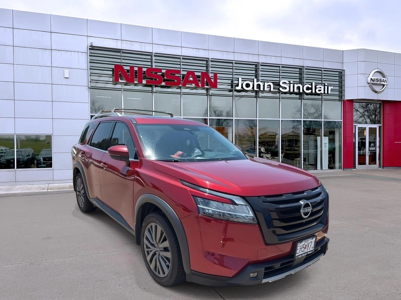 2023 Nissan Pathfinder SL 4WD's photo