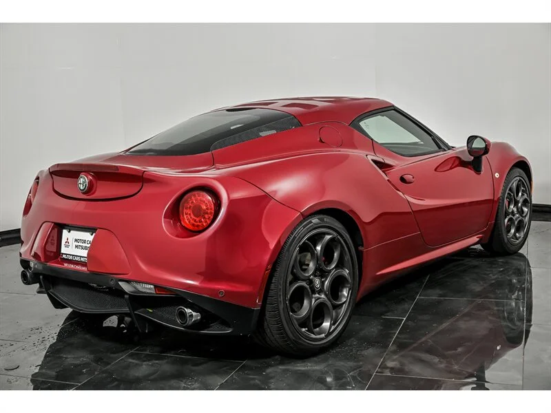 Used 2015 RED Alfa Romeo  image 9