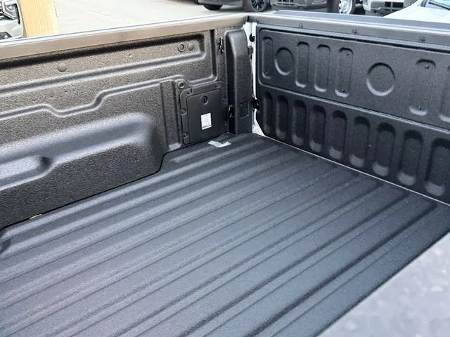 New 2026 Oxford White Ford XLT image 8