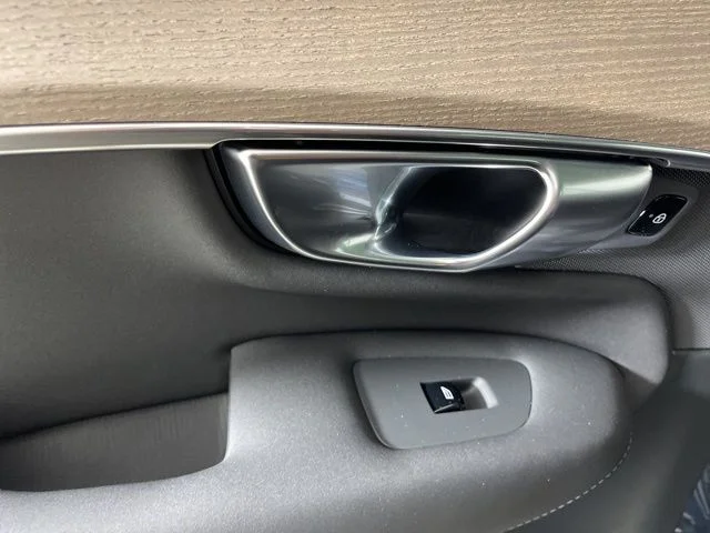 2025 Volvo XC90 Plus - Photo 30