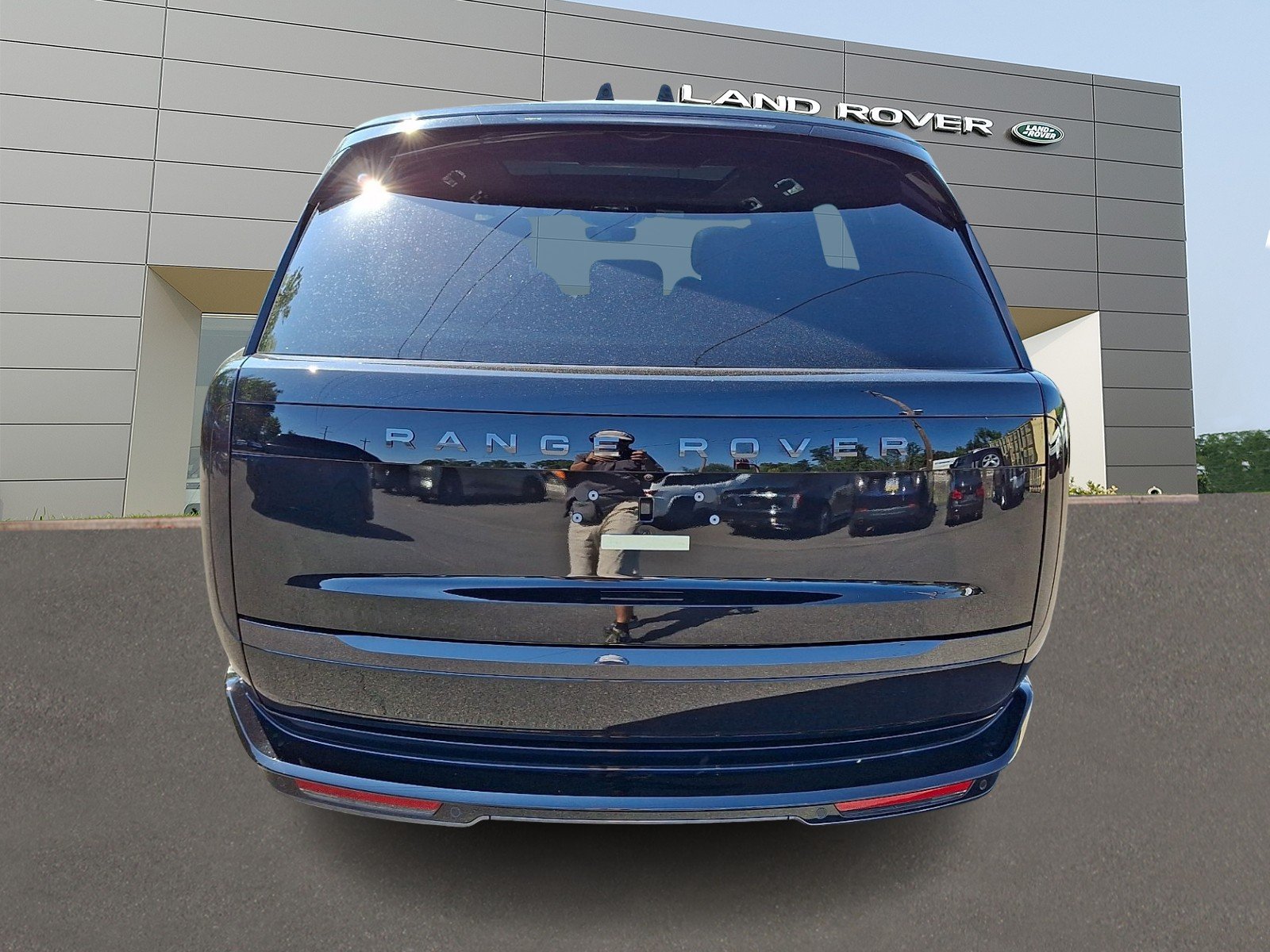 New 2027 Santorini Black Land Rover SE image 6