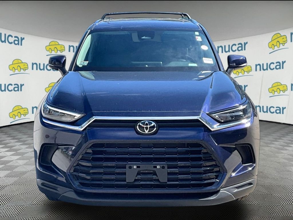 Used 2025  Toyota XLE image 2