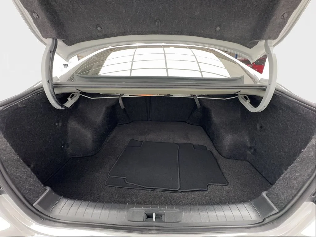 Used 2018 Silver Nissan 2.5 S image 16