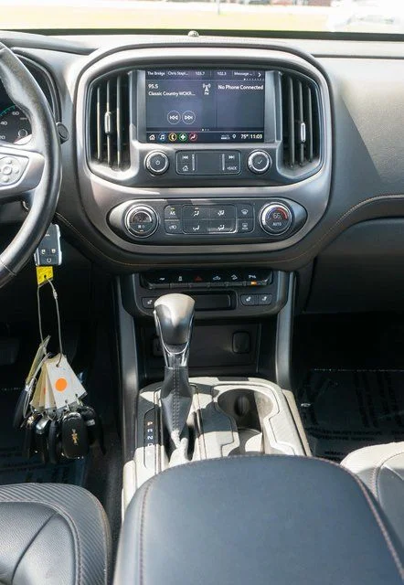 Used 2022 Summit White GMC AT4 w/Leather image 14