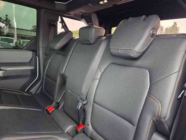 Used 2023 White Ford Badlands image 19