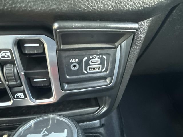 Used 2025 Granite Crystal Clearcoat Metallic Jeep Sport S image 40