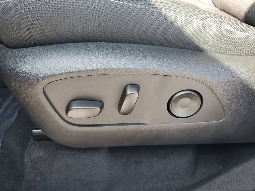 2026 Chevrolet Traverse LT - Photo 22