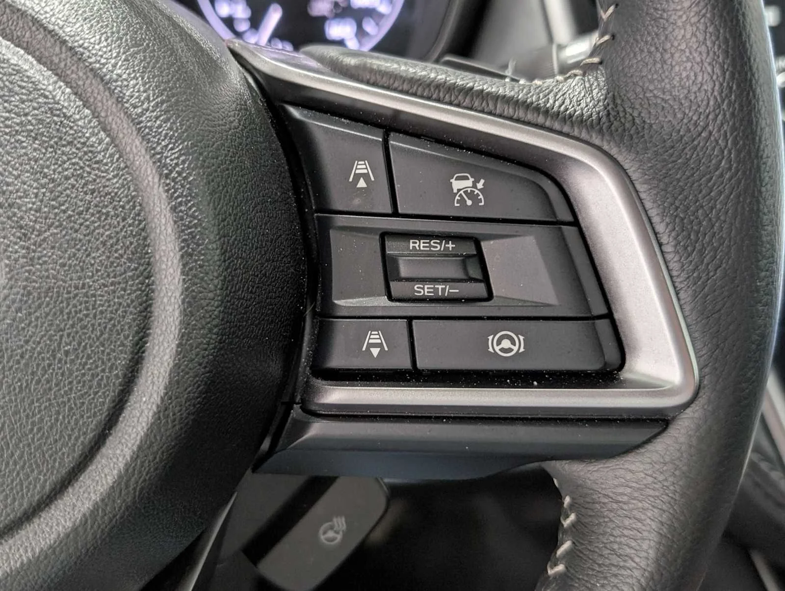Used 2025 Crystal White Pearl Subaru Limited image 35