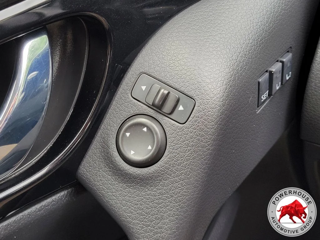 Used 2021 Silver Nissan SL image 26
