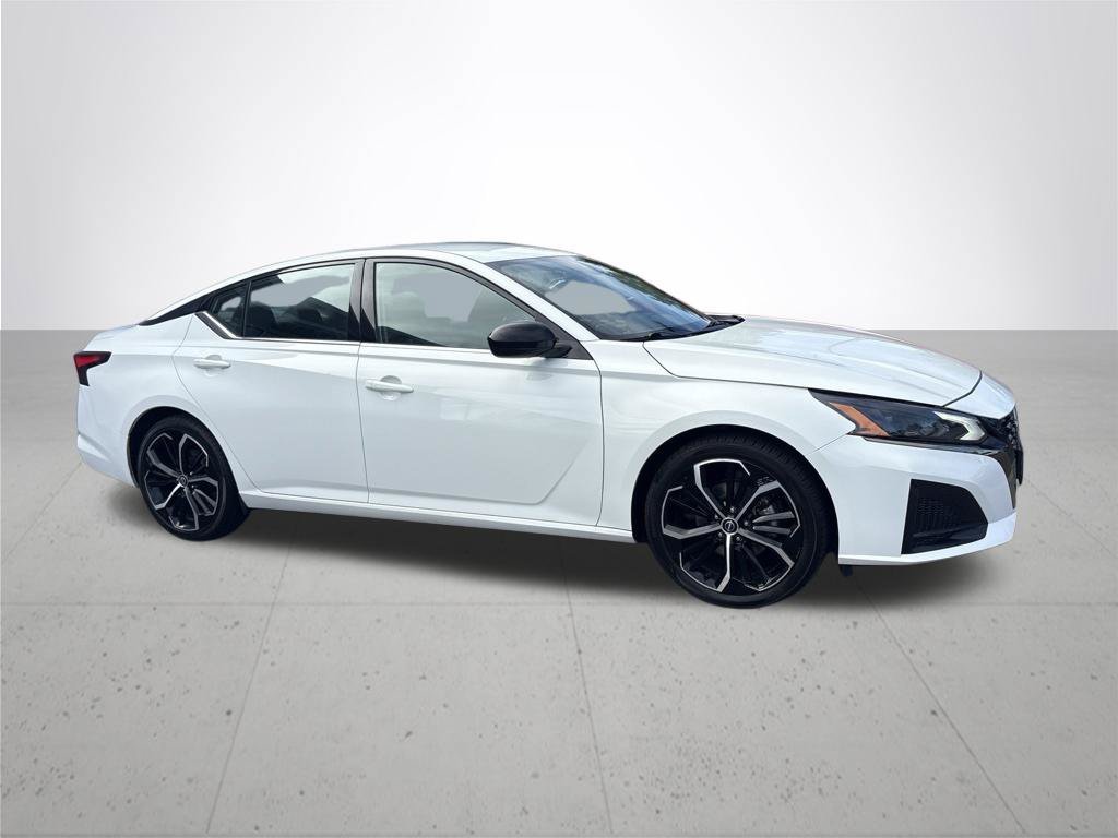 Used 2024 White Nissan 2.5 SR image 5