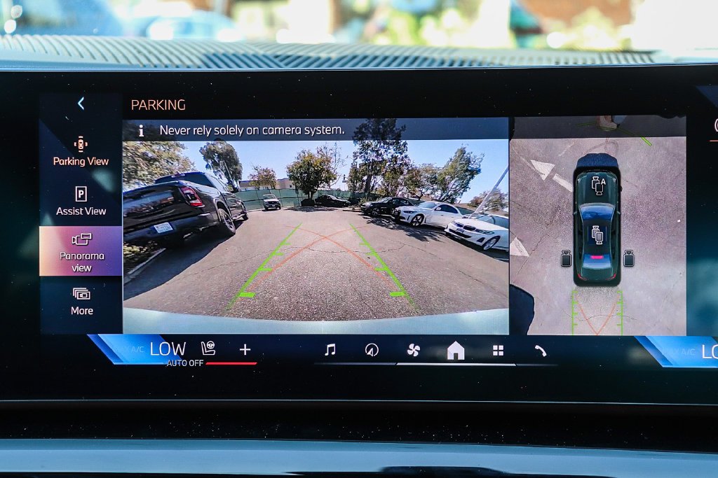 Used 2027 Cape York Green Metallic BMW xDrive40 image 23